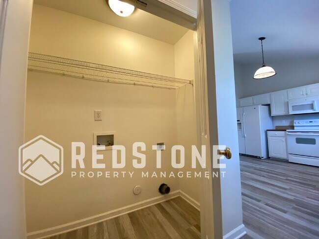 Building Photo - 3903 Johns Creek Dr