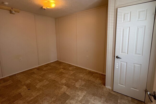 Building Photo - 606 Buckwheat Dr