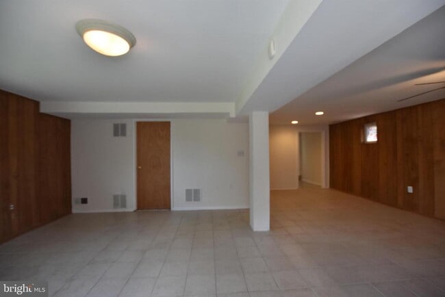 Building Photo - 4015 Heathfield Rd