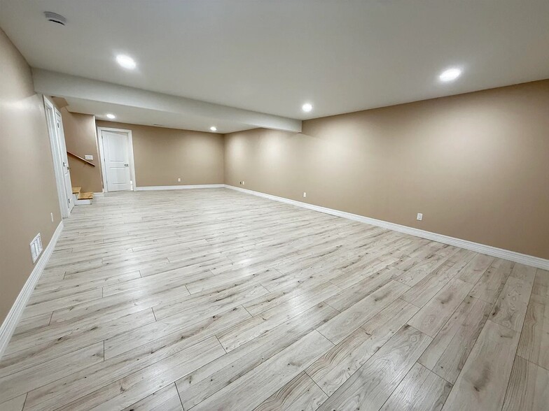 Building Photo - 3109 W Laux Dr