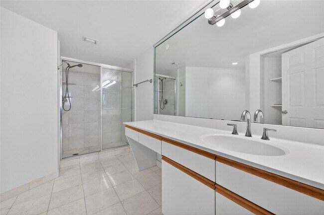 Building Photo - 3530 Mystic Pointe Dr