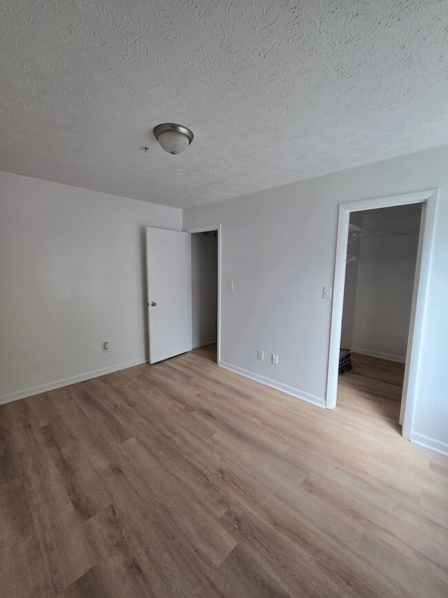 Building Photo - 3371 Galleria Dr