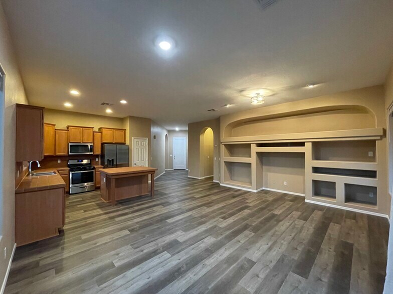 Building Photo - 2916 W Windsong Dr