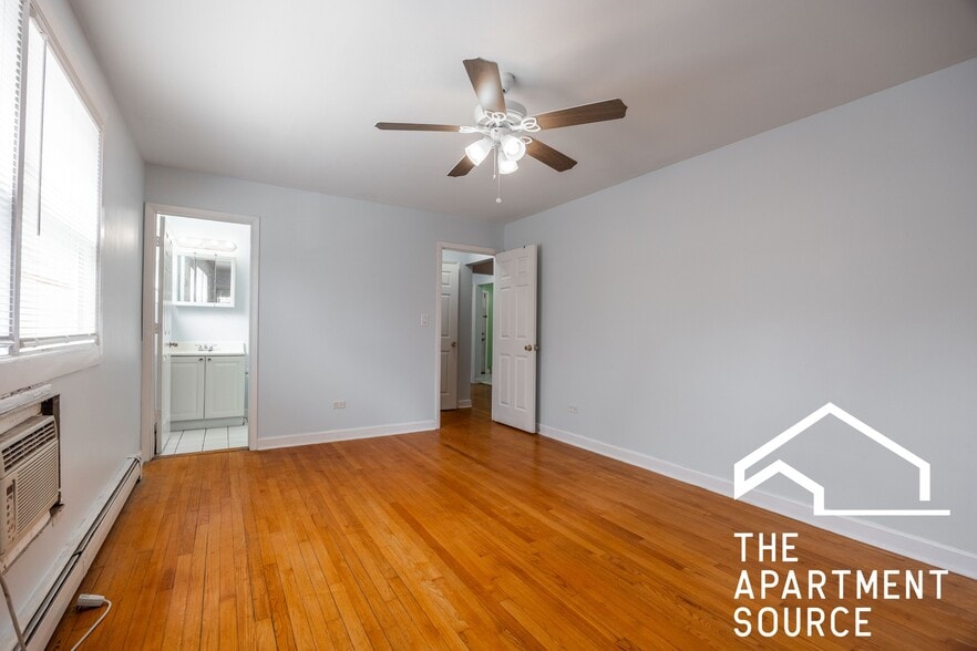 Building Photo - 1643 W Sherwin Ave