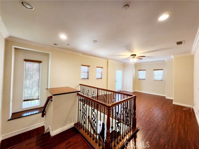 Building Photo - 1016 W Huntington Dr