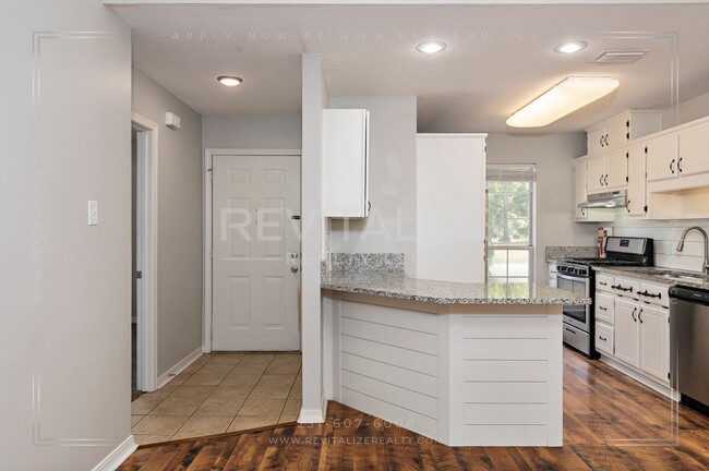 Building Photo - Alluring 3 Bed 2 Bath Home by Medal of Honor Park!