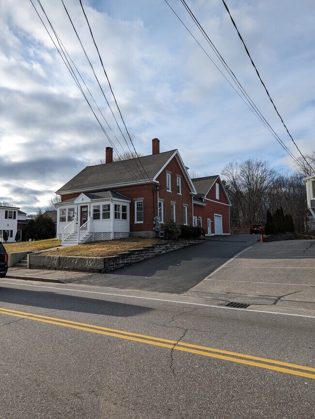 Building Photo - 264 Elm St