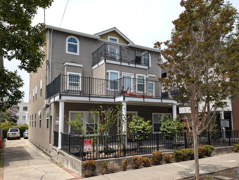Building Photo - 2504 Dana St