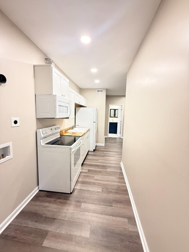 Building Photo - 1233 Vincennes St