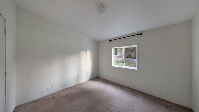 Building Photo - 3 Bed 2 Bath - Pet Friendly - NAS Whidbey