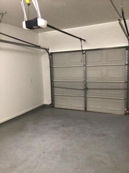 Fully finished out oversized garage - 2913 Whisper Oaks Ln