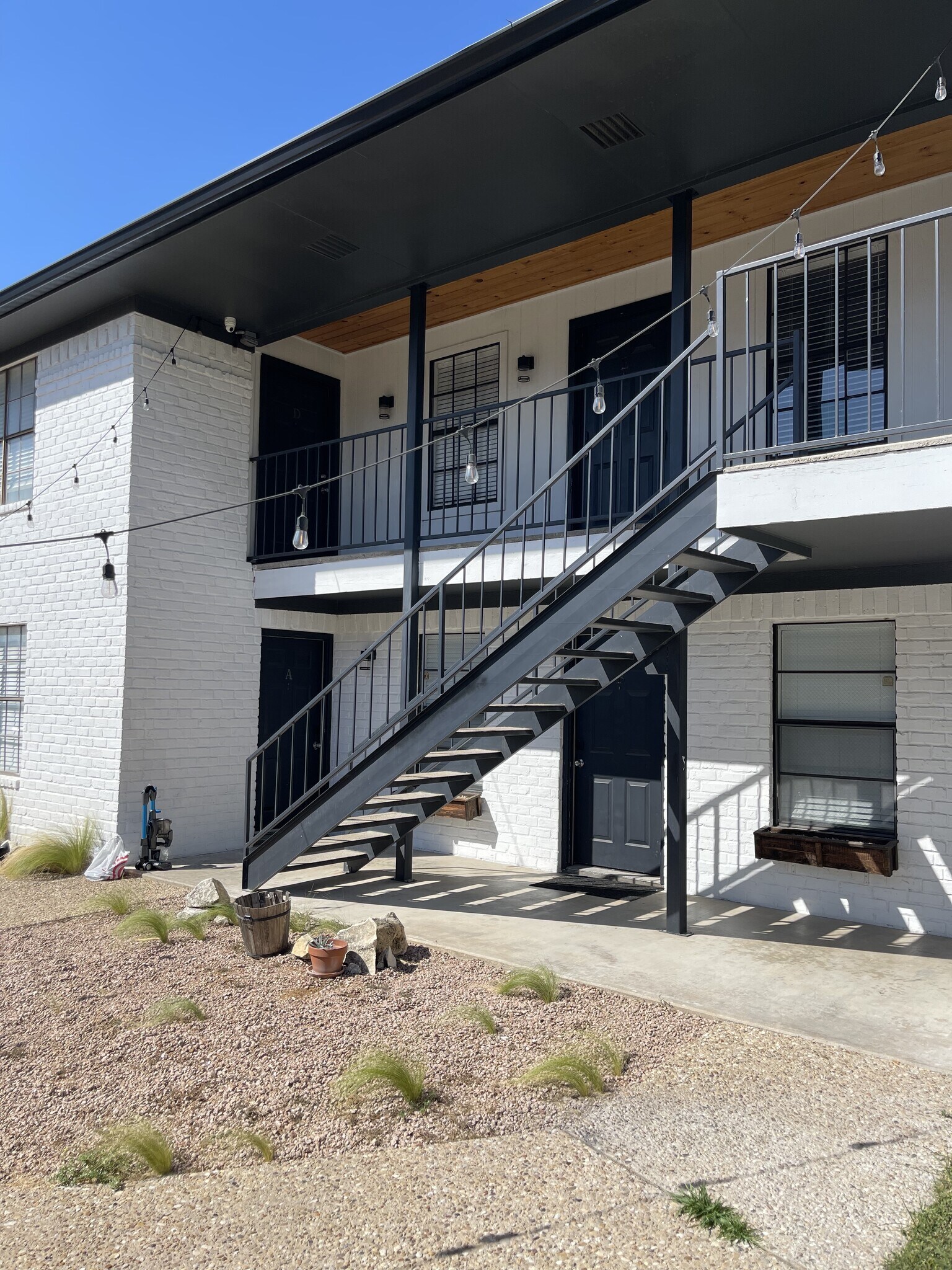 Building Photo - 1325 Bagby Ave