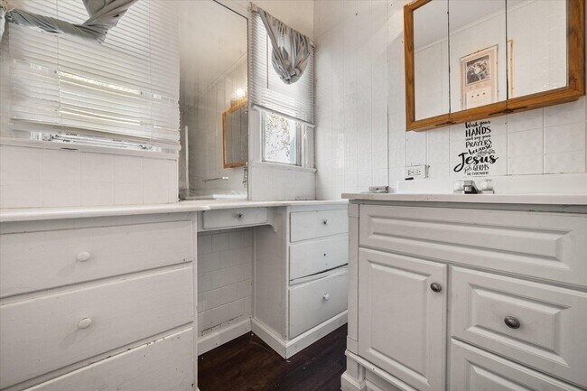 Building Photo - 2402 Avenue U