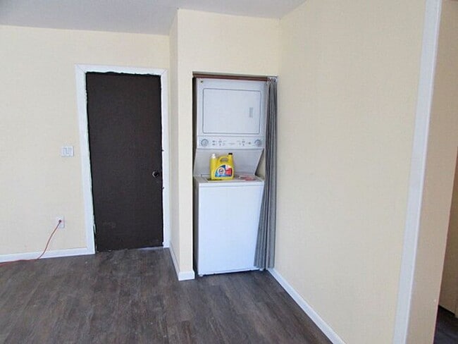 Building Photo - 2BR w/ In-Unit Laundry, Fireplance & A/C in Yucaipa