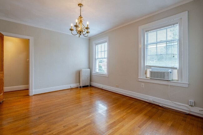 Building Photo - Cozy 2 Bedroom Apartment