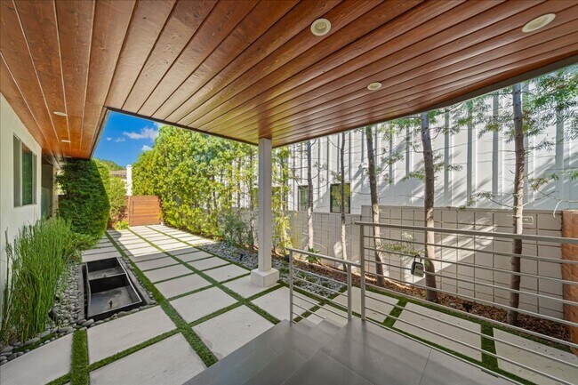 Building Photo - 1455 S Castello-