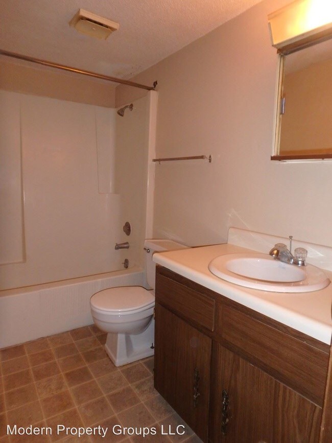 Building Photo - 2707 Quail Dr