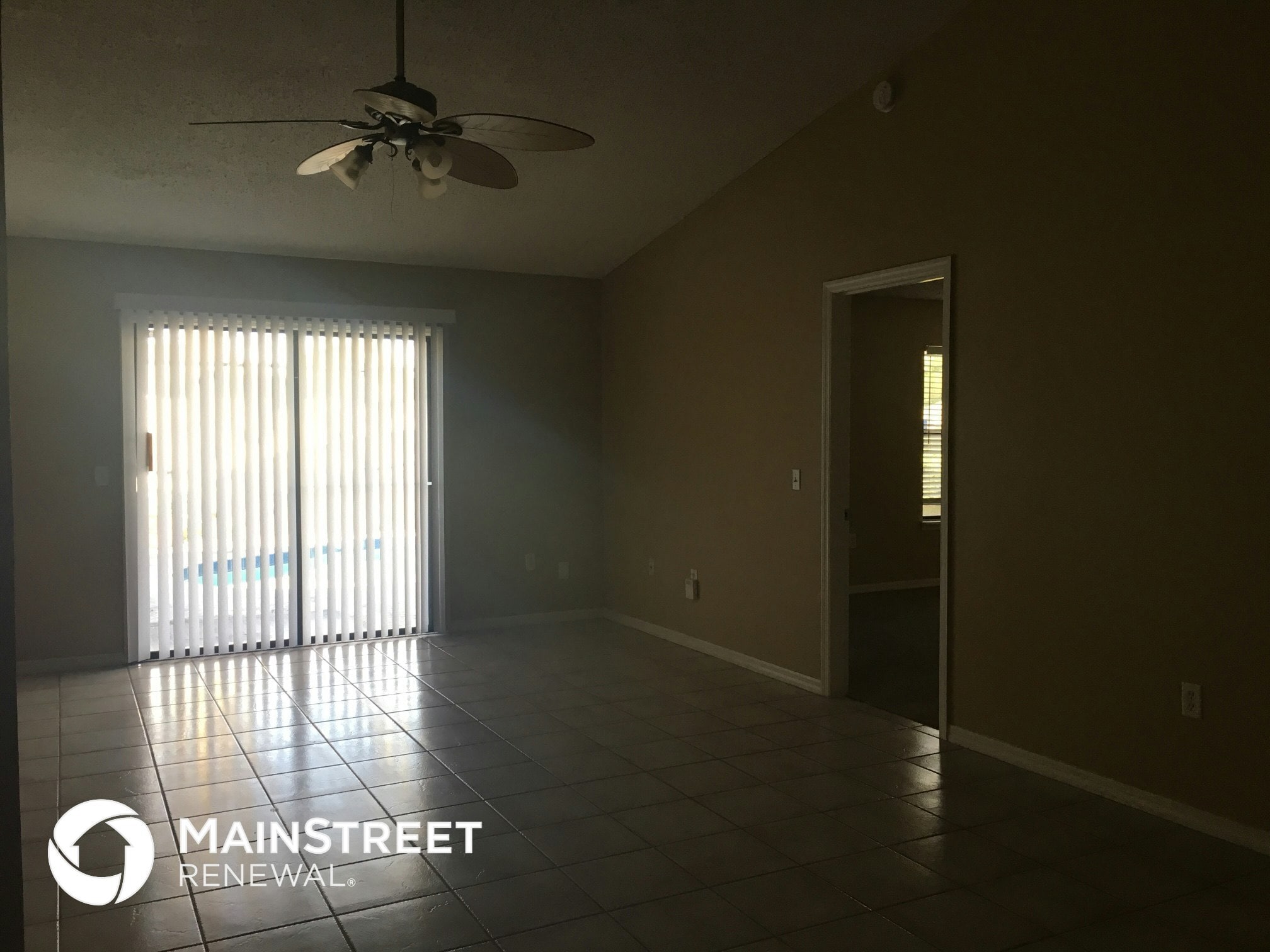 Building Photo - 2348 Ainsworth Ave