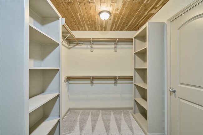 Building Photo - 13613 Vail Dr