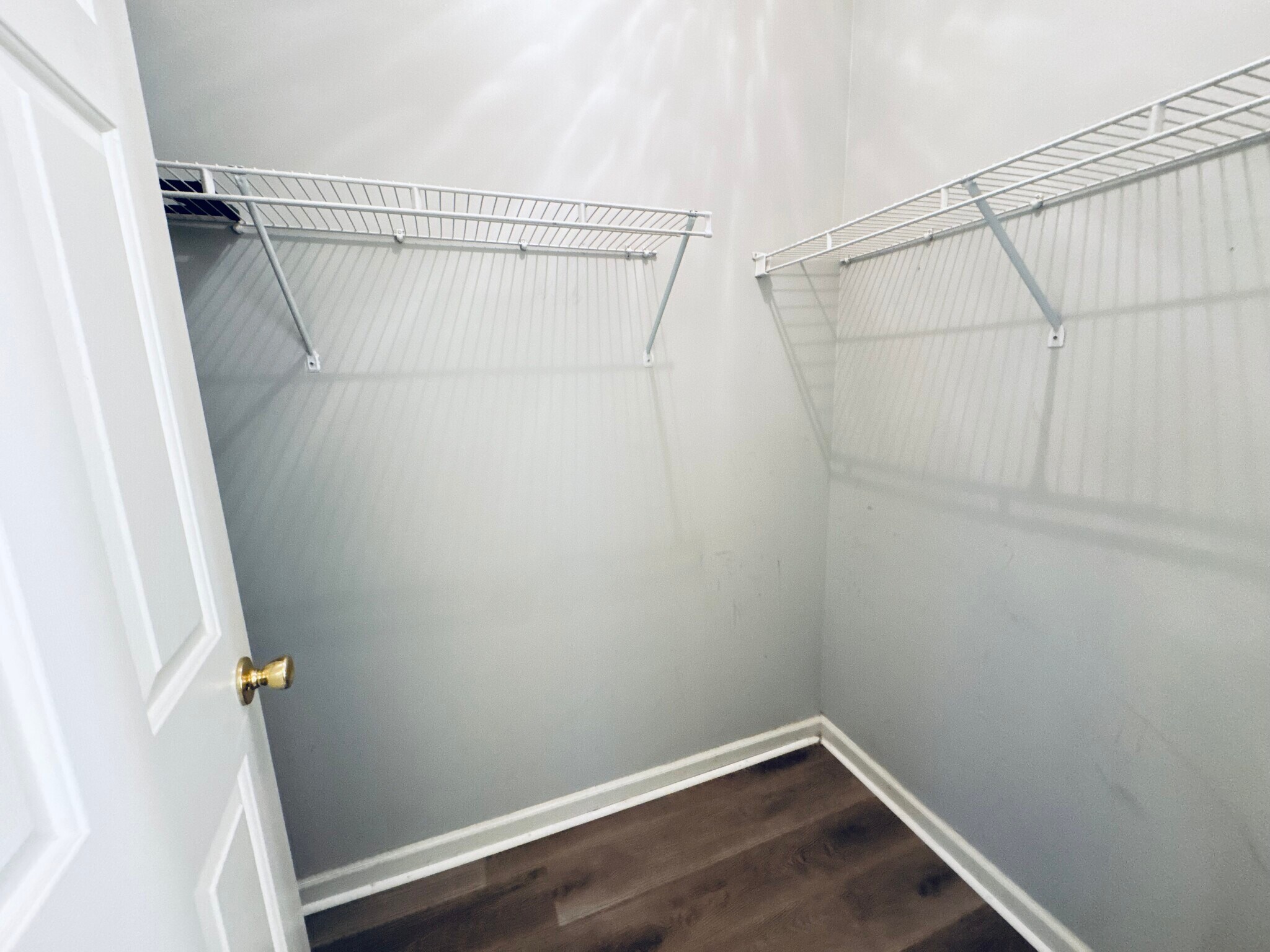 Walk-in Coset - 1217 Brady Hollow Ln