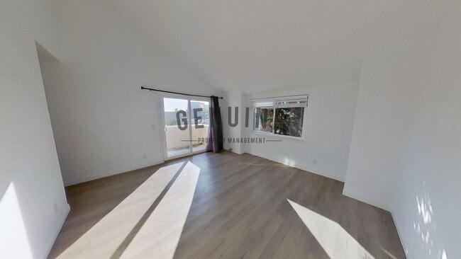 Building Photo - COMING SOON: Beautiful 3BD 3.5BA Townhome in Newport Heights