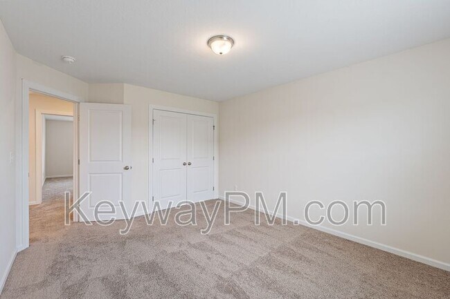 Building Photo - 585 Hampton Dr