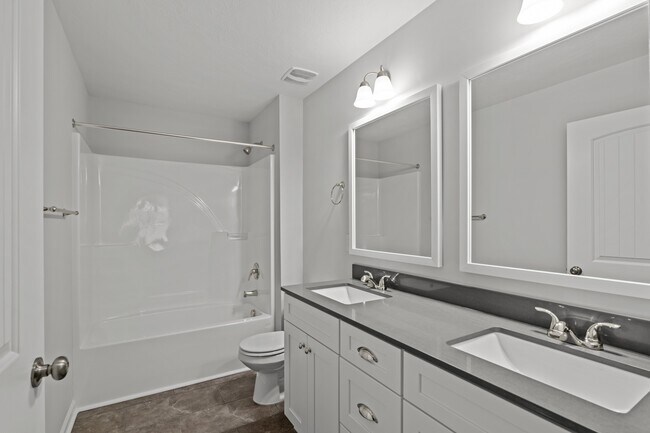 Building Photo - 8164-8164 Snelling Dr