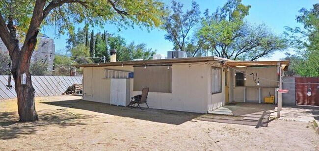 Building Photo - Ranch Style home in the Garden District