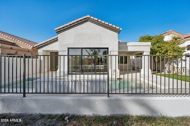 Building Photo - 8133 E Cortez Dr