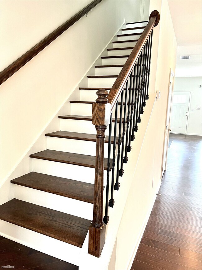 Building Photo - 2 br, 2.5 bath Townhome - 911 Ambient Way