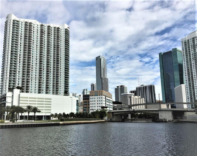 Building Photo - 350 S Miami Ave