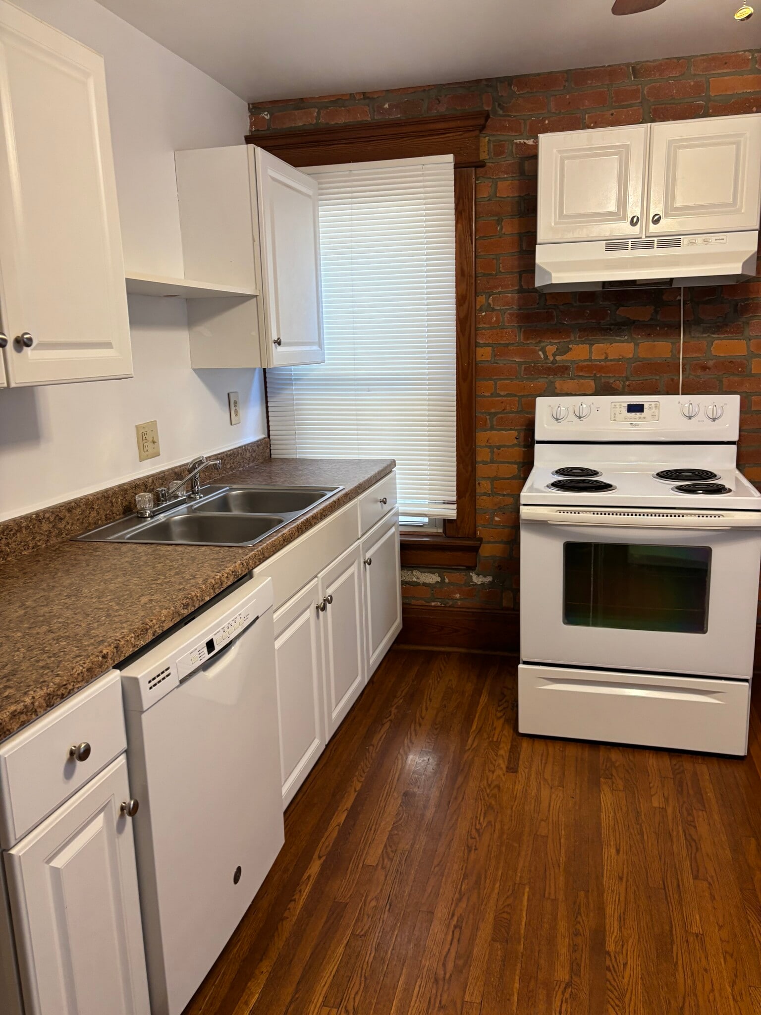 Kitchen - 1360 S High St
