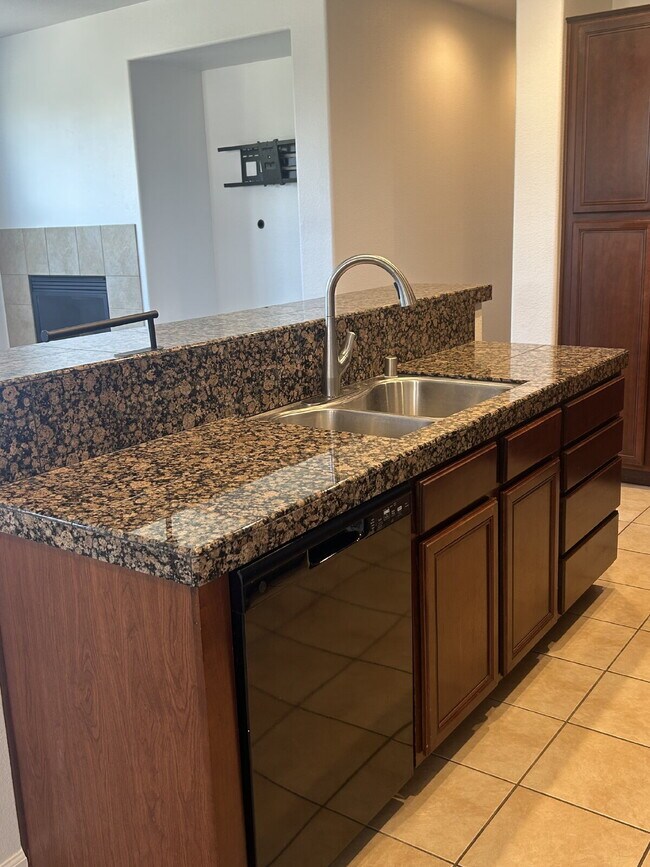 Building Photo - Beautiful 2 bd 2 bath Condo in Folsom