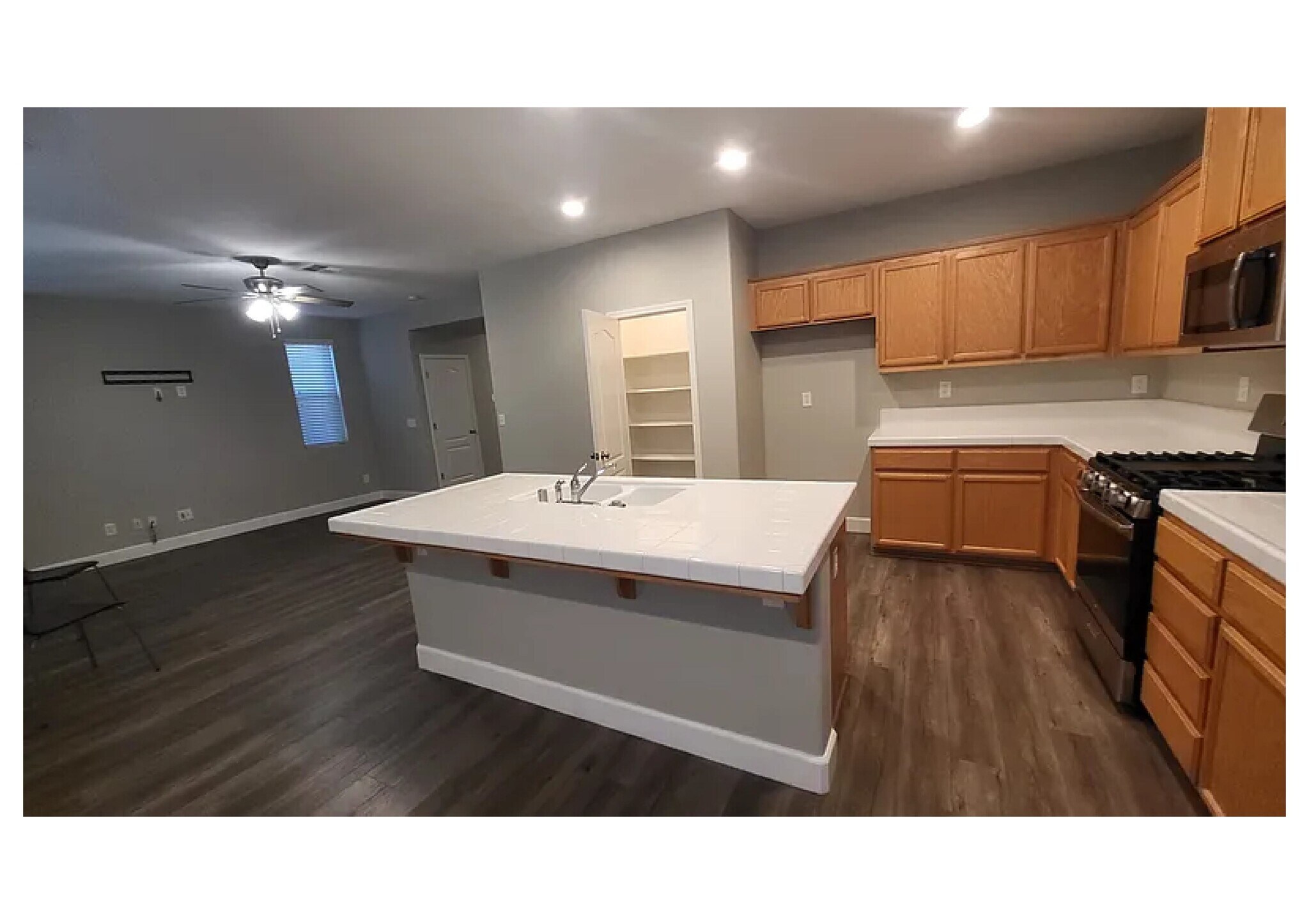 Building Photo - 1750 Bella Lago Dr