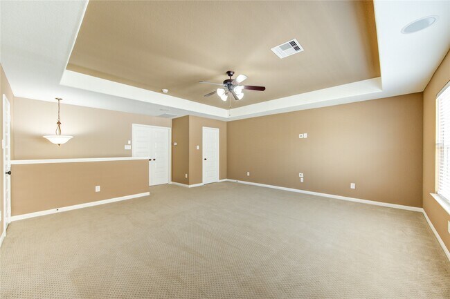 Building Photo - 18318 Russett Green Dr