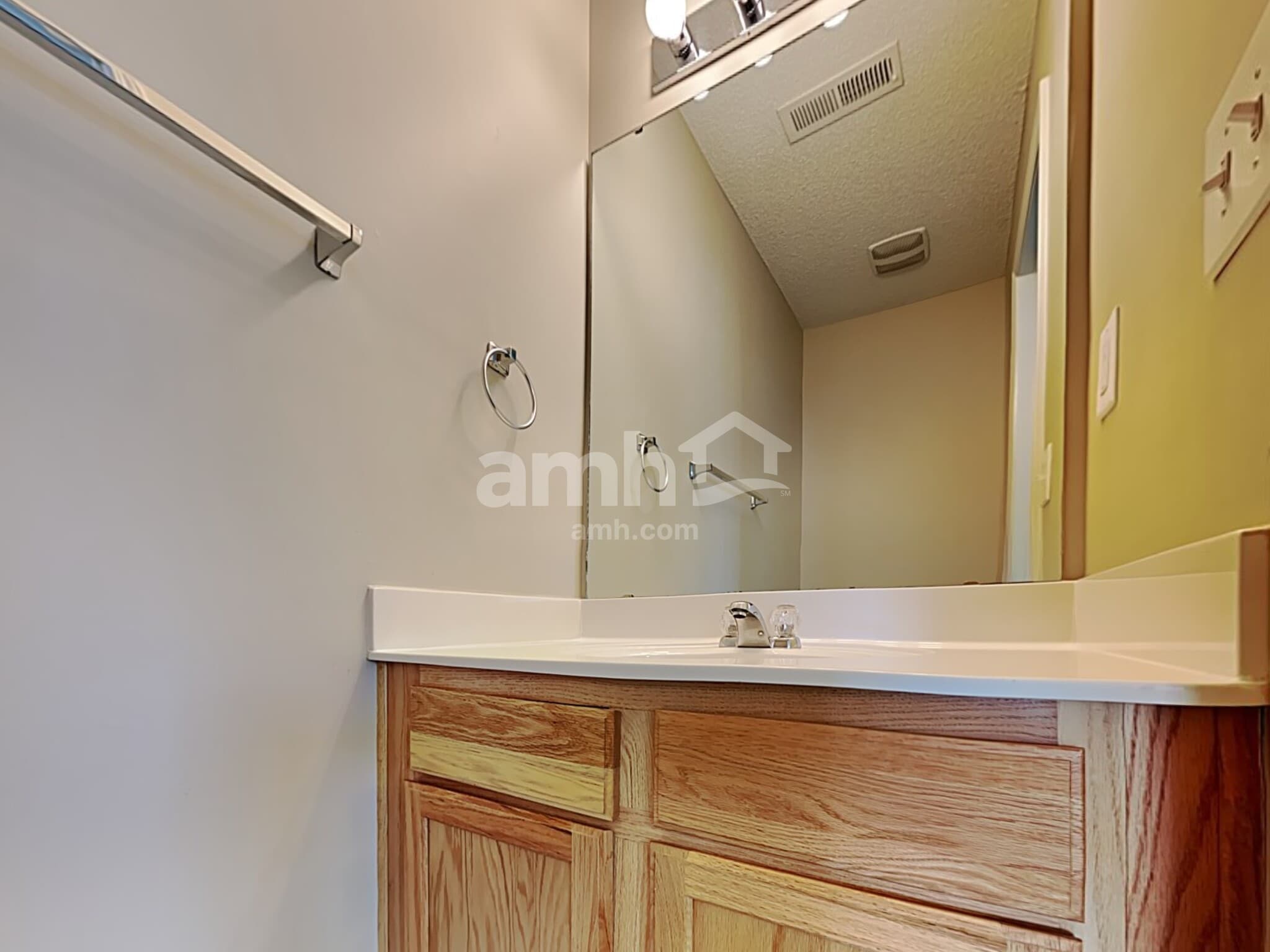 Building Photo - 133 Broken Branch Dr