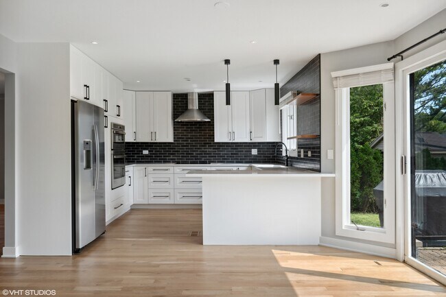 Building Photo - 1003 Crystal Ct