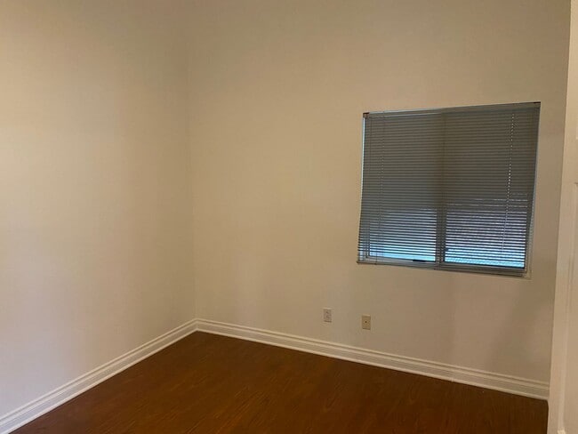 Building Photo - NW!! Single Story!! No Carpet!! No HOA!! B...
