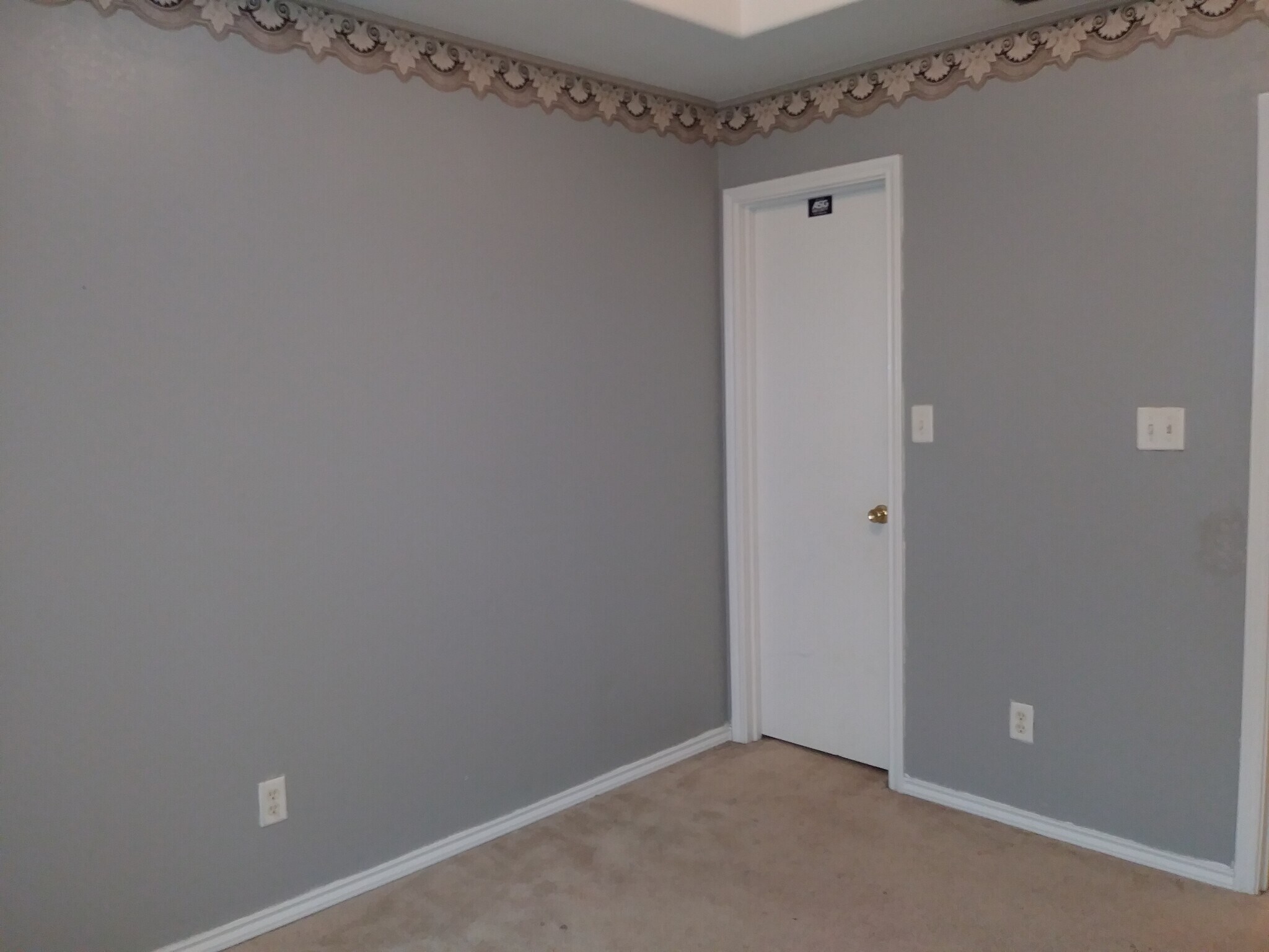 Room 3 - 2381 Hamburg St