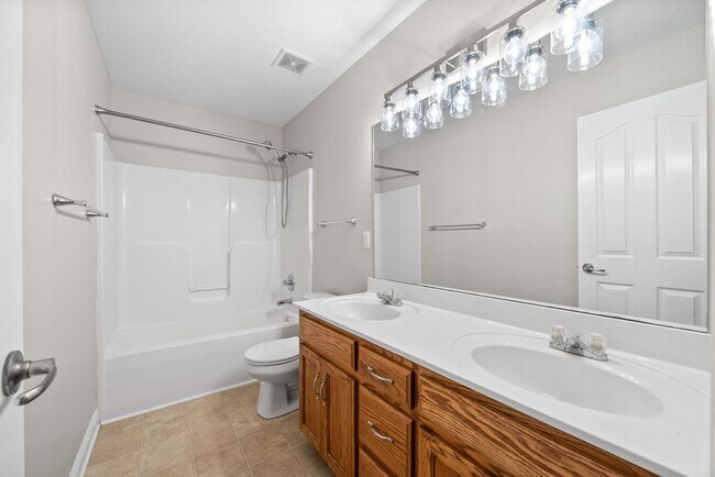Building Photo - 680 Foxfield Dr