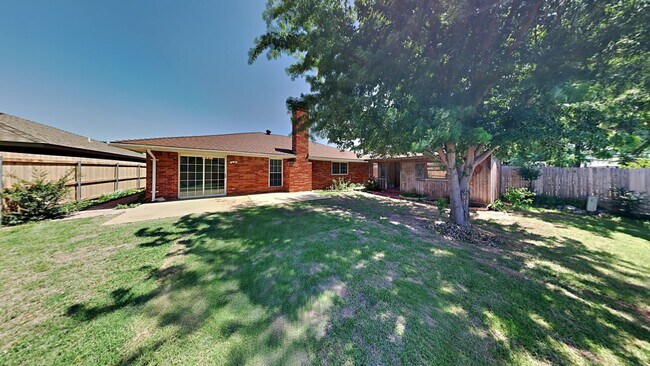 Building Photo - Very Nice 3 Bedroom 2 Bath Home in Yukon Schools