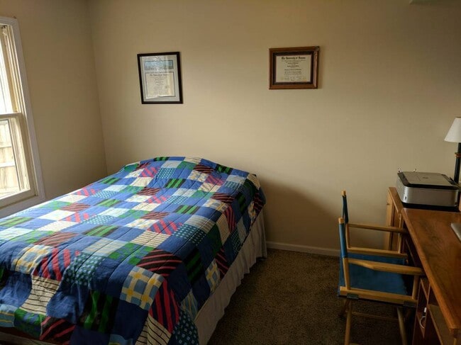 Building Photo - Quiet Norwalk house for rent
