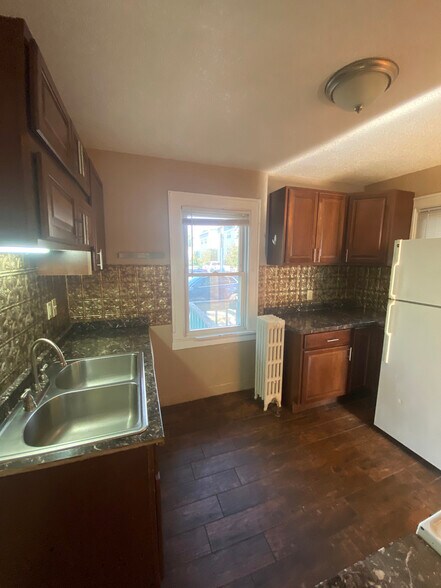 Building Photo - 809 13th Ave SE