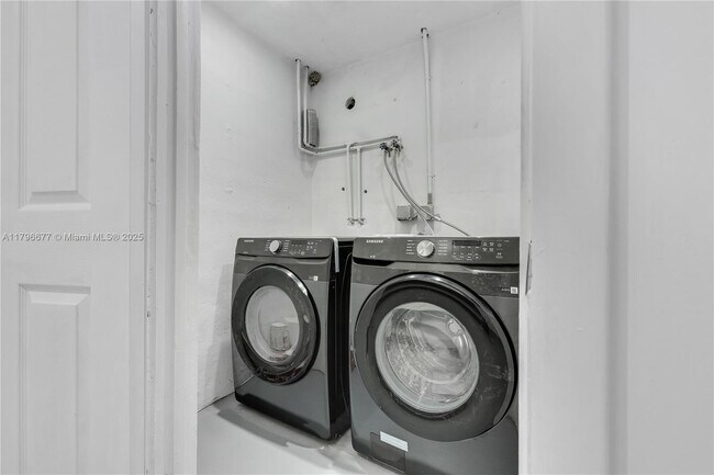 Building Photo - 6306 SW 12th St