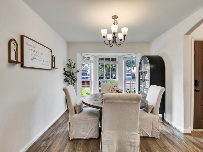Building Photo - 4827 Ladona Ct