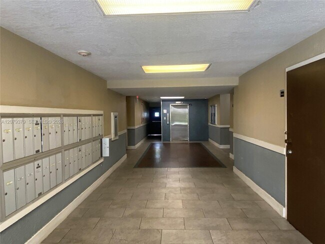 Building Photo - 488 NW 165th St