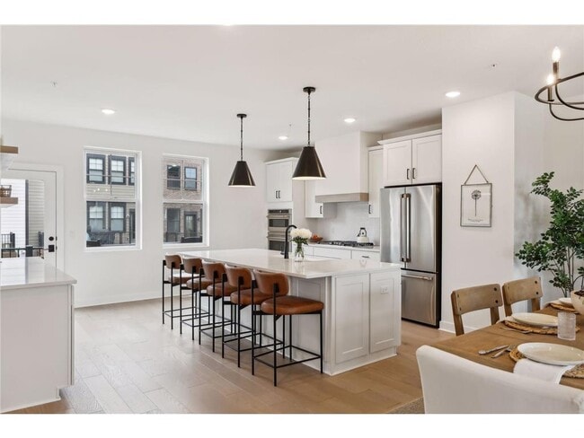 Building Photo - 870 Mount Curve Blvd