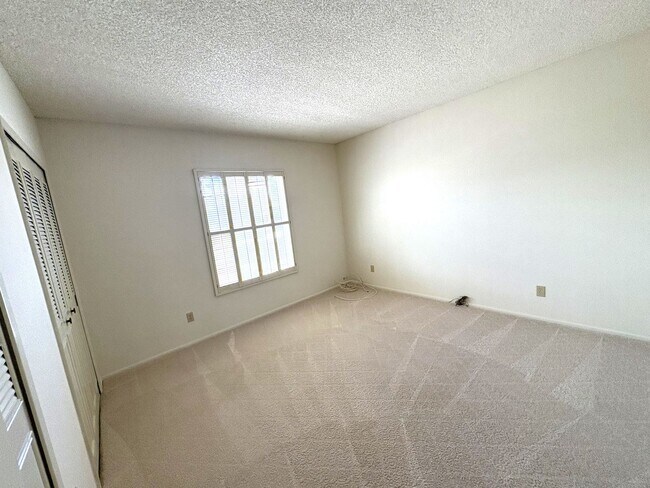 Building Photo - 9061 E Palms Park Dr