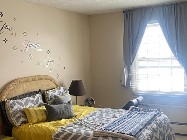 Building Photo - 821 Smetana Rd