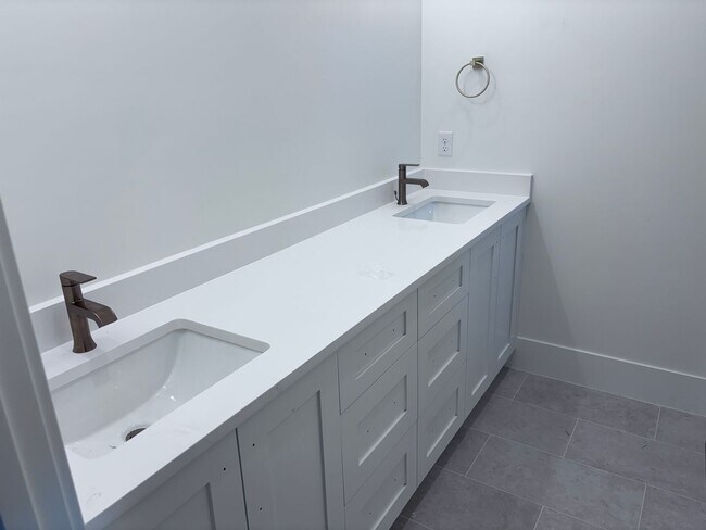 Building Photo - Gorgeous New Construction with 6 bed 4 bath plus Swimming Pool and RV Garage